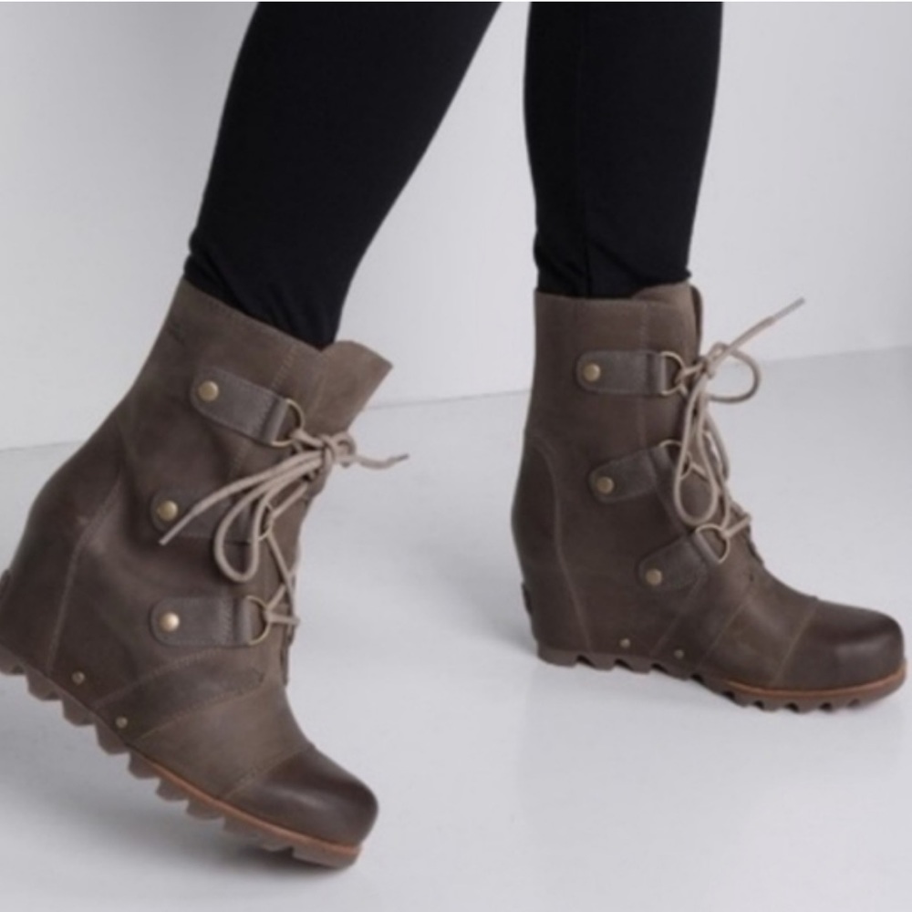 Sorel Joan of Arctic wedge mid leather boots NEW